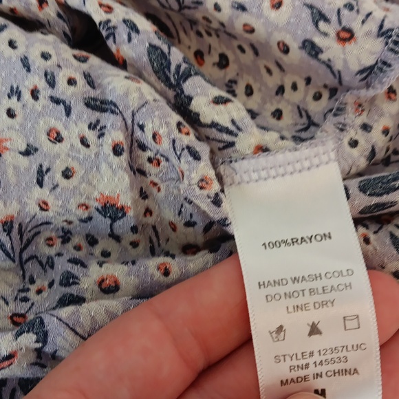 W5 shirt, womens medium - Picture 4 of 5